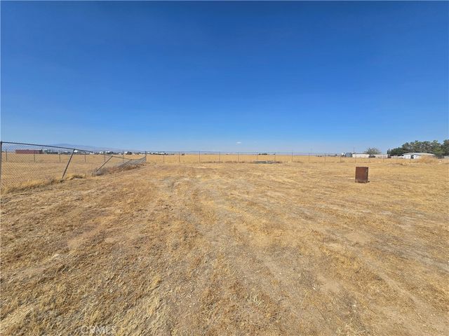 7057 W Avenue H, Lancaster, CA 93536