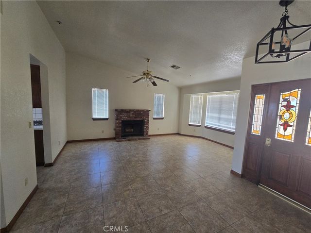 7057 W Avenue H, Lancaster, CA 93536