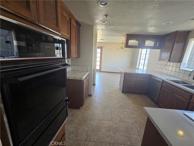 7057 W Avenue H, Lancaster, CA 93536