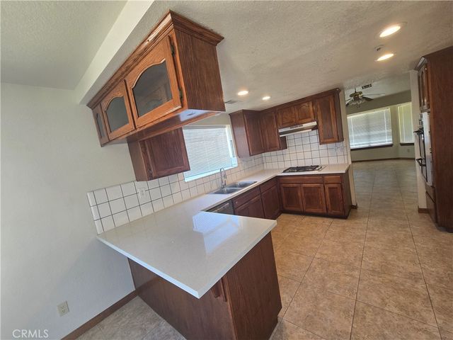 7057 W Avenue H, Lancaster, CA 93536