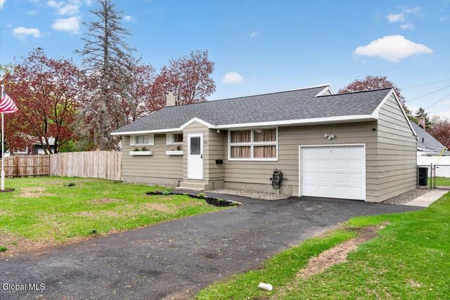 117 Locust Park, Colonie, NY 12205