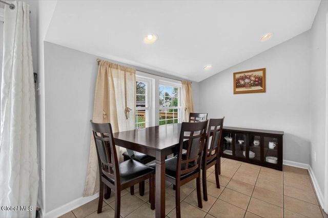 117 Locust Park, Colonie, NY 12205