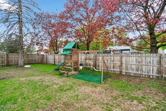117 Locust Park, Colonie, NY 12205