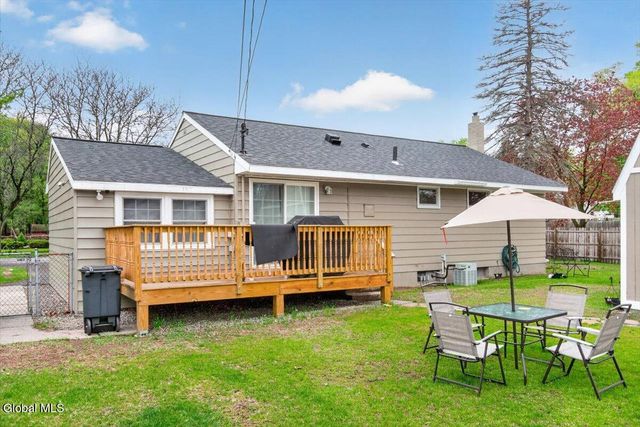 117 Locust Park, Colonie, NY 12205