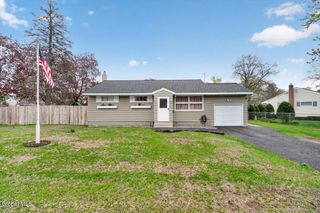 117 Locust Park, Colonie, NY 12205