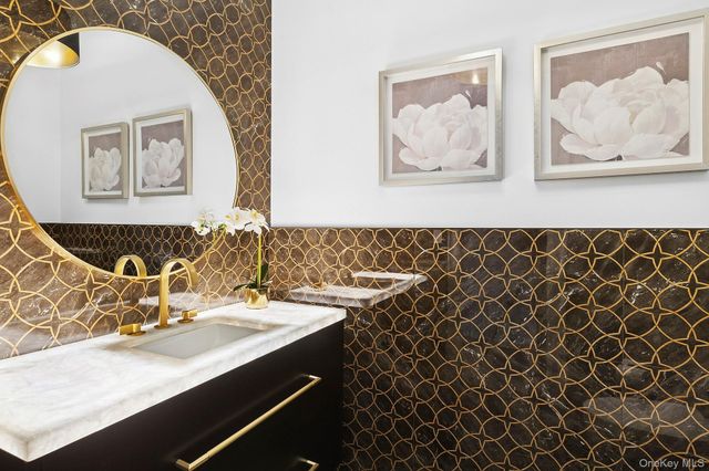 4 Heatherwood Lane, Quogue, NY 11959