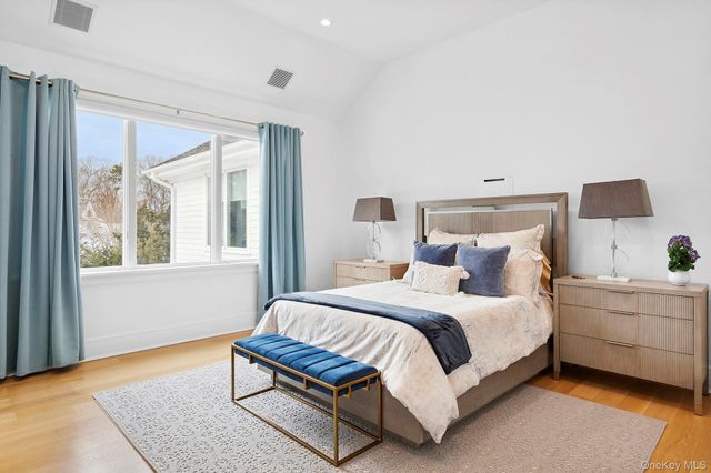 4 Heatherwood Lane, Quogue, NY 11959