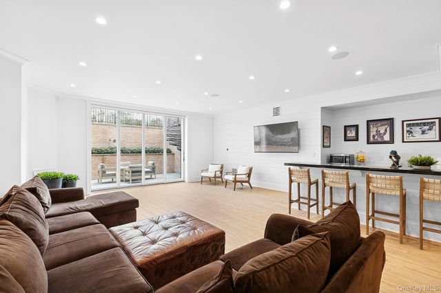 4 Heatherwood Lane, Quogue, NY 11959