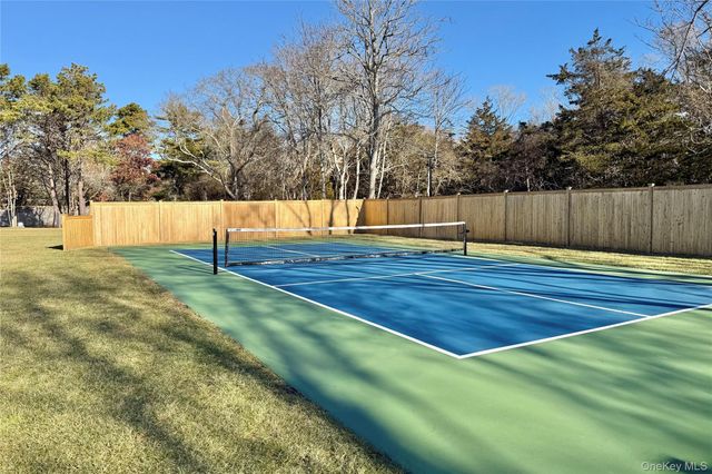 4 Heatherwood Lane, Quogue, NY 11959