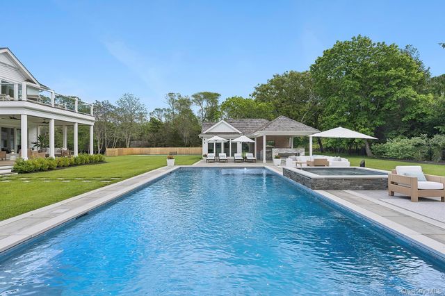 4 Heatherwood Lane, Quogue, NY 11959