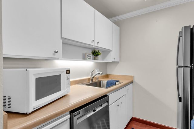 470 N Civic Dr 105, Walnut Creek, CA 94596