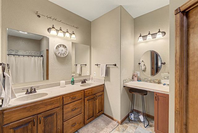 639 Rittgers Ln, Salina, KS 67401
