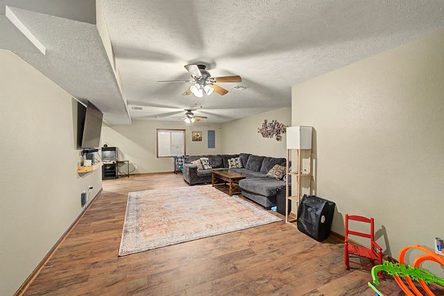 639 Rittgers Ln, Salina, KS 67401