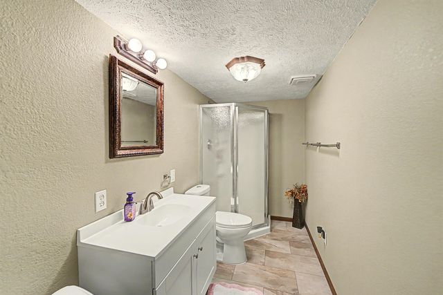 639 Rittgers Ln, Salina, KS 67401