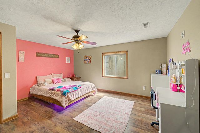 639 Rittgers Ln, Salina, KS 67401