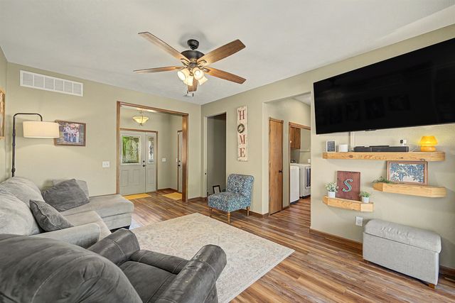 639 Rittgers Ln, Salina, KS 67401