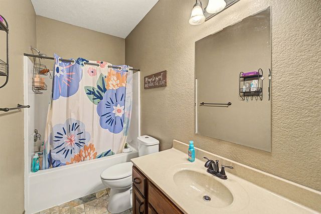 639 Rittgers Ln, Salina, KS 67401