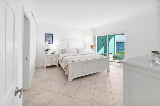 100 Wettaw Lane 9, North Palm Beach, FL 33408