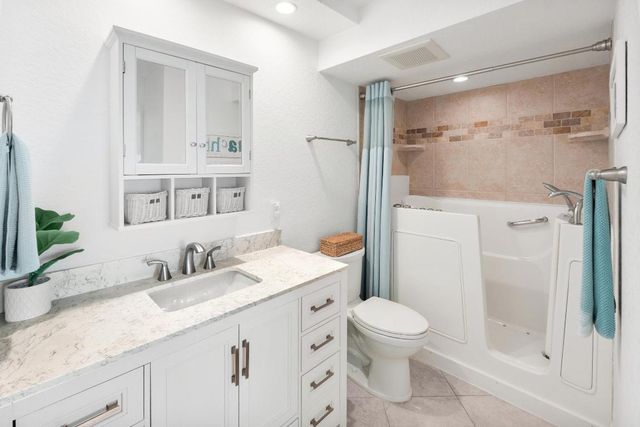 100 Wettaw Lane 9, North Palm Beach, FL 33408