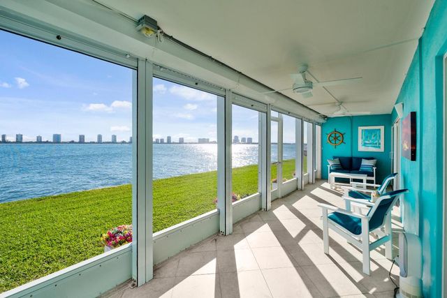 100 Wettaw Lane 9, North Palm Beach, FL 33408