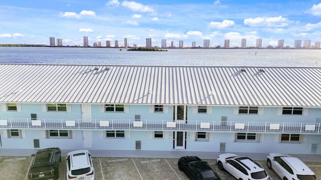 100 Wettaw Lane 9, North Palm Beach, FL 33408