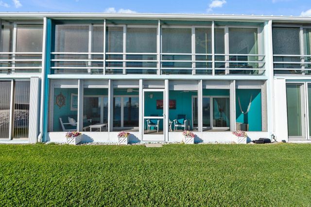 100 Wettaw Lane 9, North Palm Beach, FL 33408