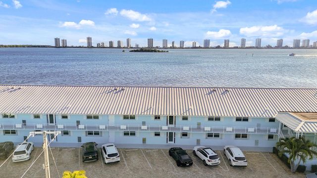 100 Wettaw Lane 9, North Palm Beach, FL 33408