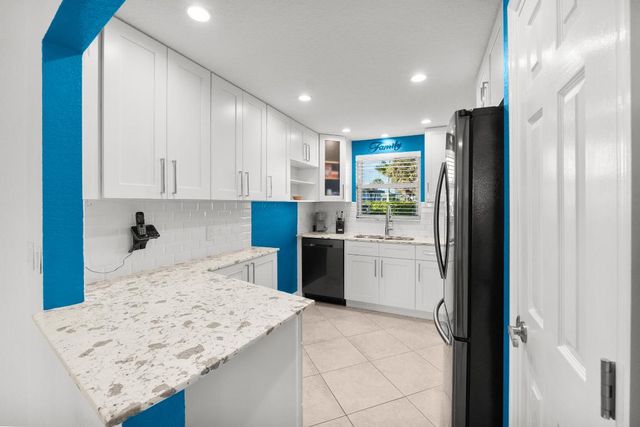 100 Wettaw Lane 9, North Palm Beach, FL 33408