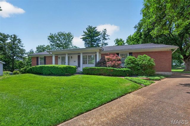 6 Helmsdale Court, Ballwin, MO 63011