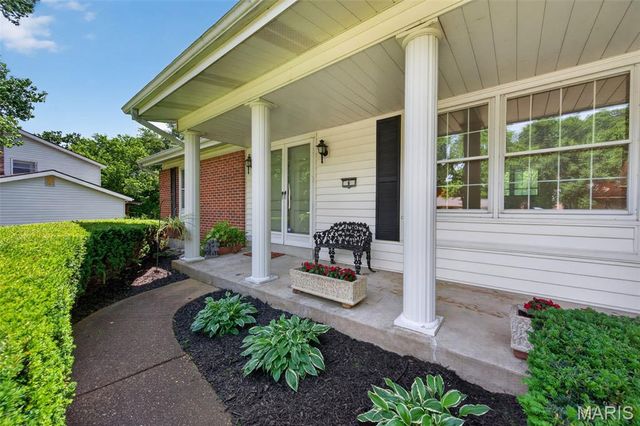 6 Helmsdale Court, Ballwin, MO 63011