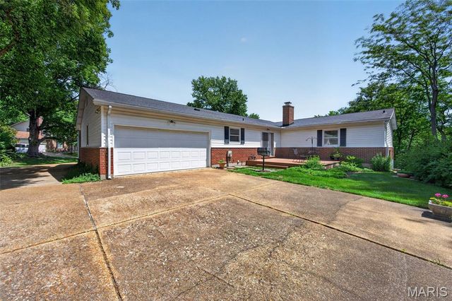 6 Helmsdale Court, Ballwin, MO 63011