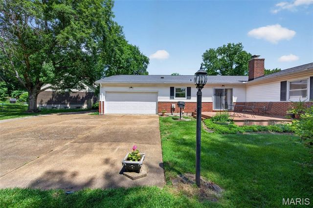 6 Helmsdale Court, Ballwin, MO 63011