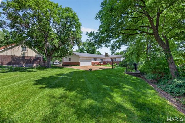 6 Helmsdale Court, Ballwin, MO 63011