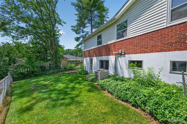 6 Helmsdale Court, Ballwin, MO 63011