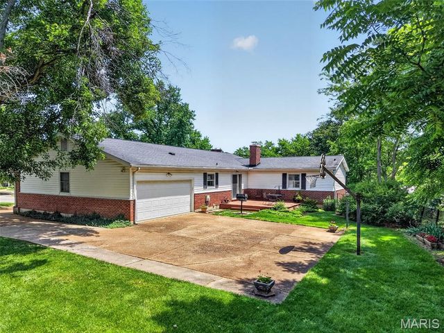 6 Helmsdale Court, Ballwin, MO 63011