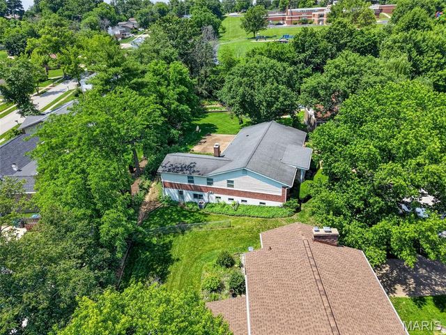 6 Helmsdale Court, Ballwin, MO 63011