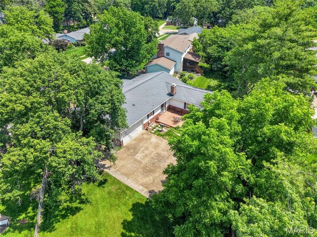 6 Helmsdale Court, Ballwin, MO 63011