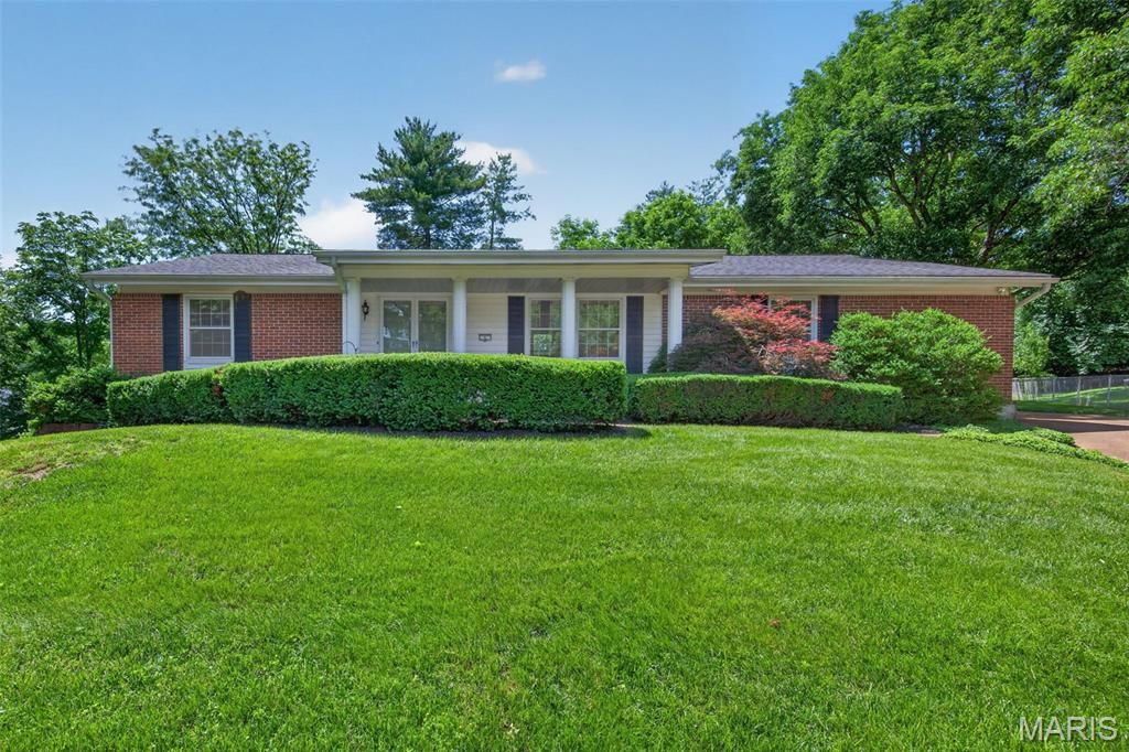6 Helmsdale Court, Ballwin, MO 63011