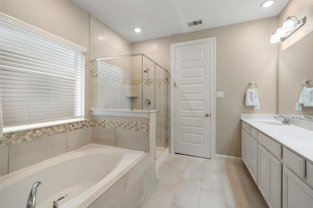 2157 Woodland Pine Drive, Conroe, TX 77384