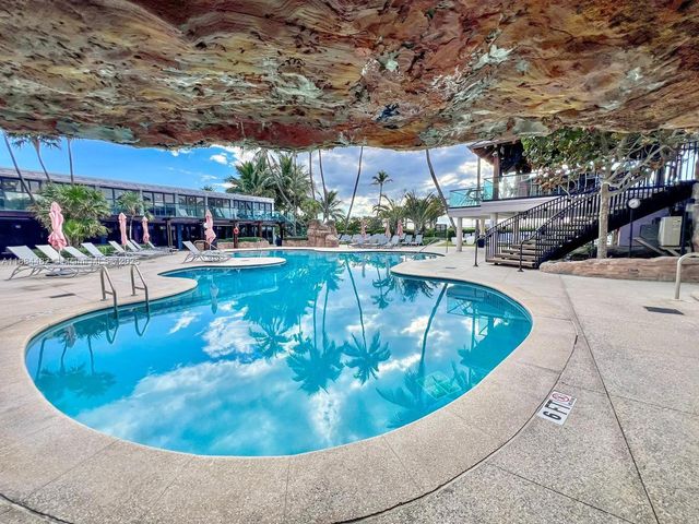 5225 Collins Ave 517, Miami Beach, FL 33140