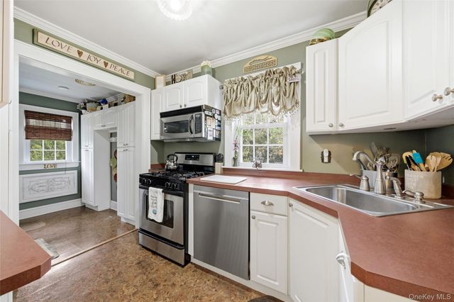 544 Lombardy Boulevard, Brightwaters, NY 11718