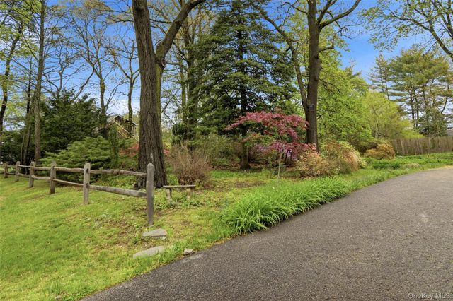 544 Lombardy Boulevard, Brightwaters, NY 11718