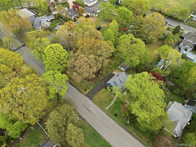 544 Lombardy Boulevard, Brightwaters, NY 11718