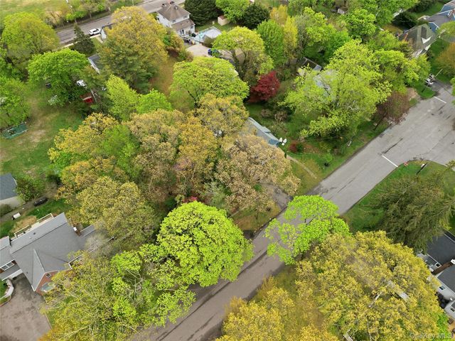 544 Lombardy Boulevard, Brightwaters, NY 11718