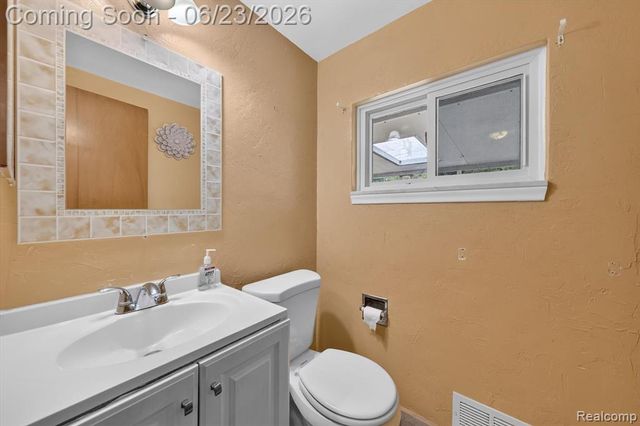29101 Campbell Drive, Warren, MI 48093