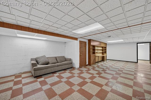 29101 Campbell Drive, Warren, MI 48093