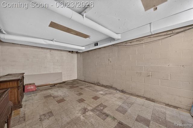 29101 Campbell Drive, Warren, MI 48093