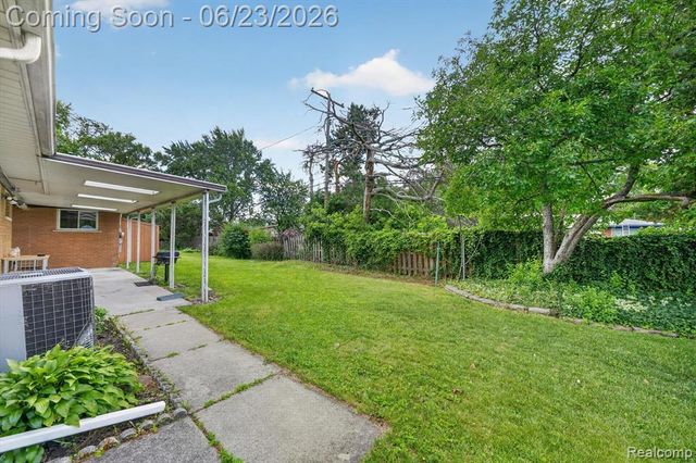 29101 Campbell Drive, Warren, MI 48093