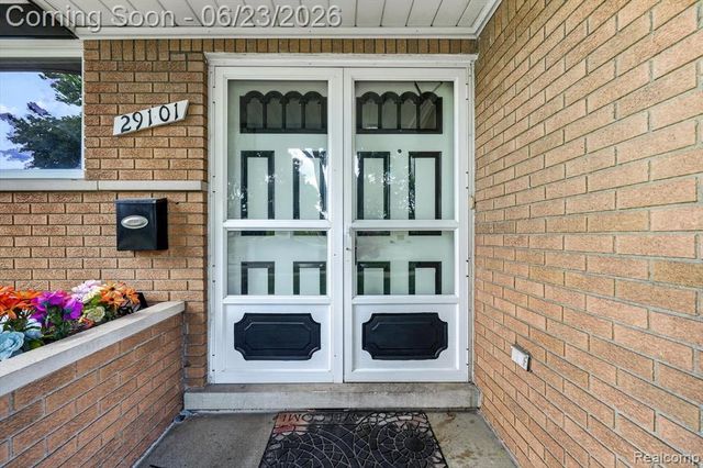 29101 Campbell Drive, Warren, MI 48093