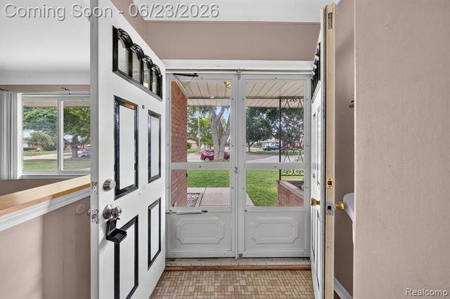 29101 Campbell Drive, Warren, MI 48093